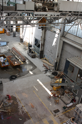 Blick aus einem zukünftigen Hotel-Zimmer in die Event-Halle "Trafo 2"