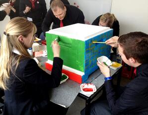 Die Trafo Baden Crew beim Malen