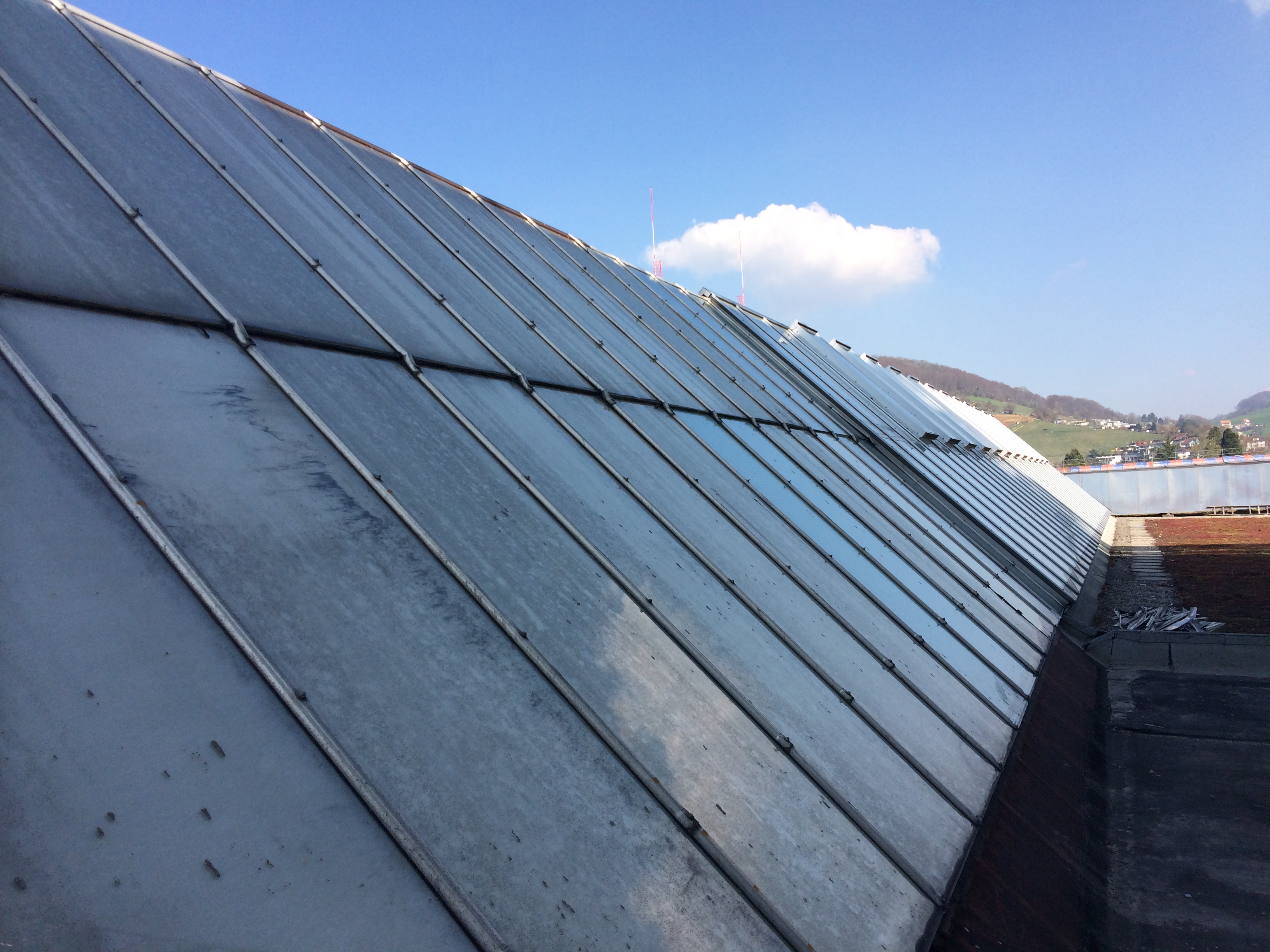 Die "Oberlichter" der neuen Trafo-Hallen, welche als nächstes ersetzt werden Die "Oberlichter" der neuen Trafo-Hallen, welche als nächstes ersetzt werden