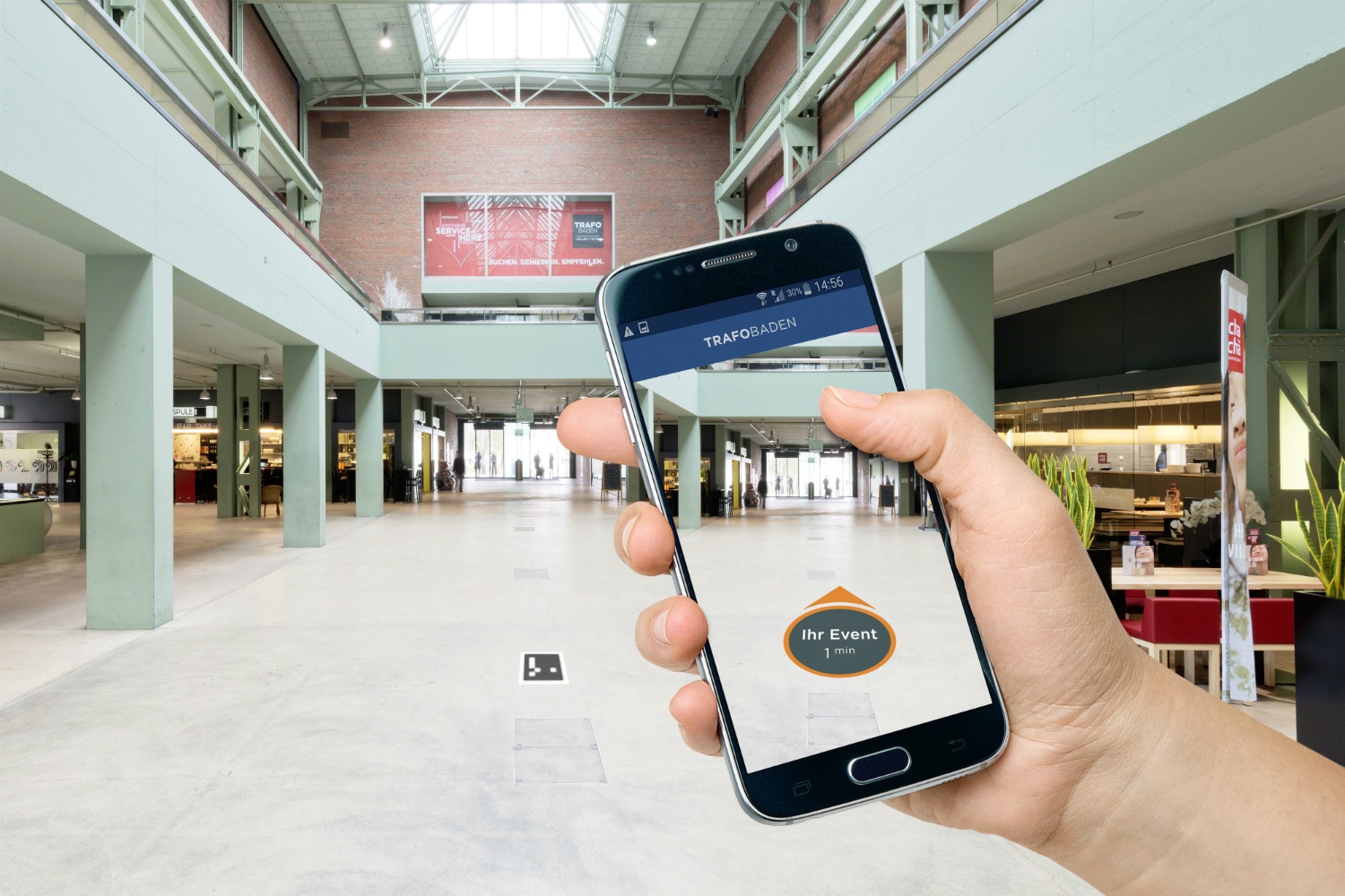 trafo-montage-hand 2.jpg